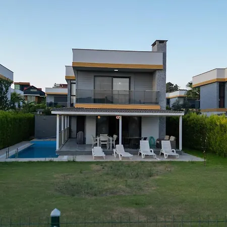 Villa Oezel Havuzlu Luex Kusadasi