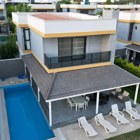Villa Oezel Havuzlu Luex *