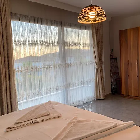 Villa Oezel Havuzlu Luex *