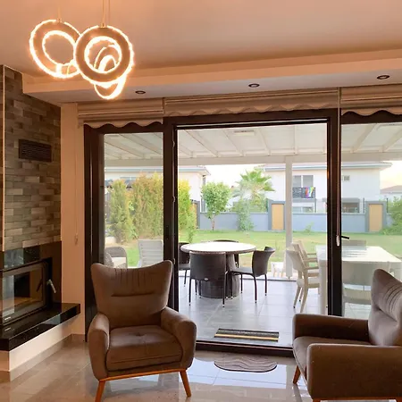 Villa Oezel Havuzlu Luex *