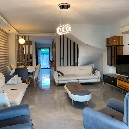 Oezel Havuzlu Luex Villa Kusadasi