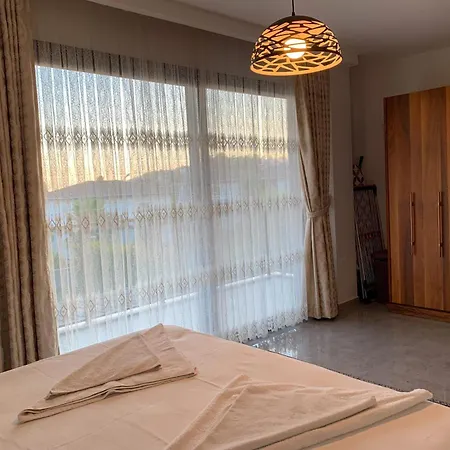 Villa Oezel Havuzlu Luex *